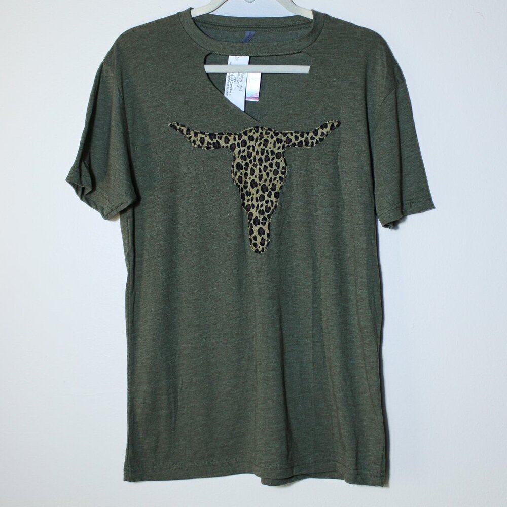 Sweet Texas Treasures Womens Leopard Print Cow Skull Tee Olive Green Size Medium